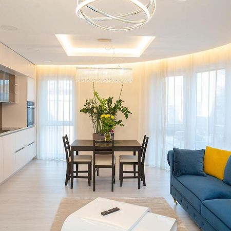 Luxurious Blue&Yellow Apartment In Kaunas Center المظهر الخارجي الصورة