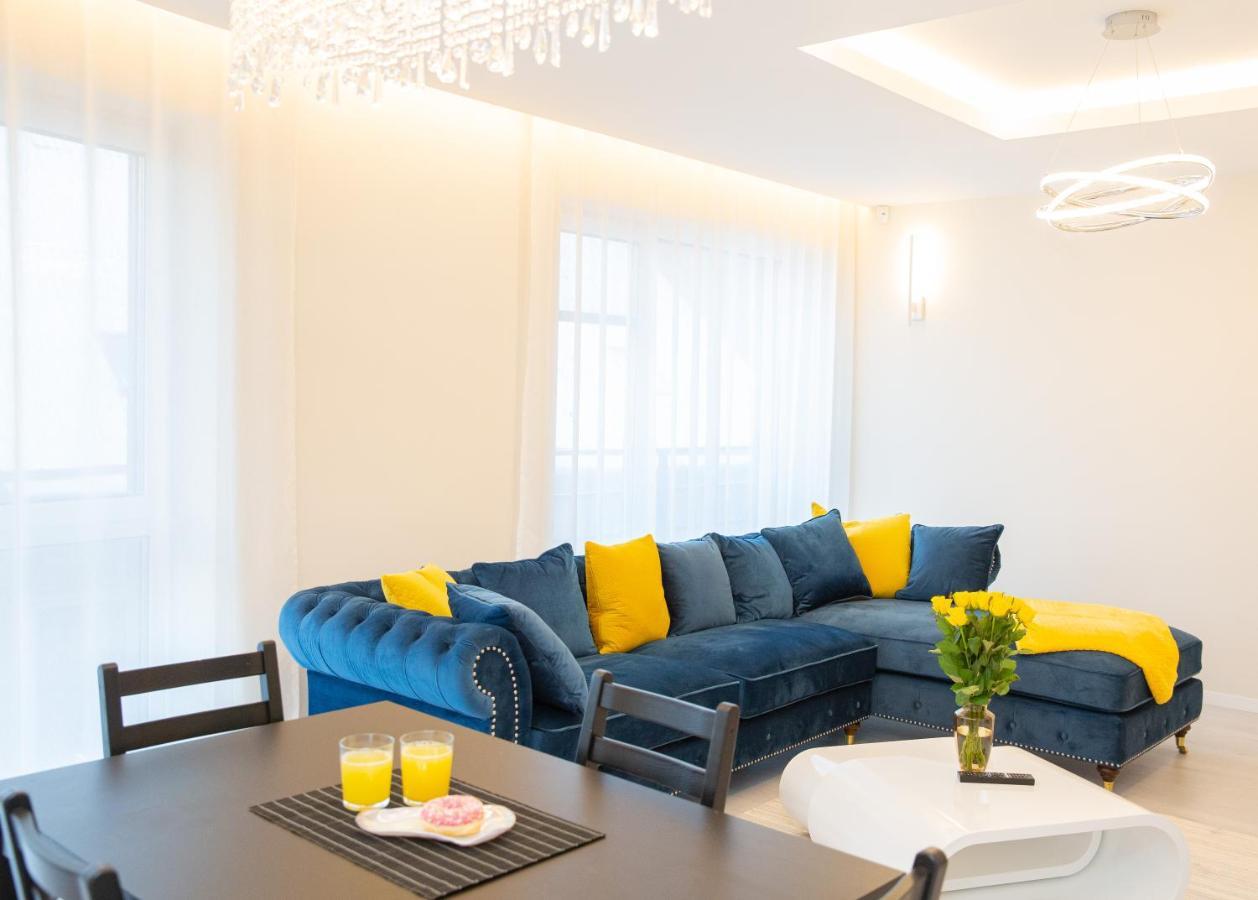Luxurious Blue&Yellow Apartment In Kaunas Center المظهر الخارجي الصورة