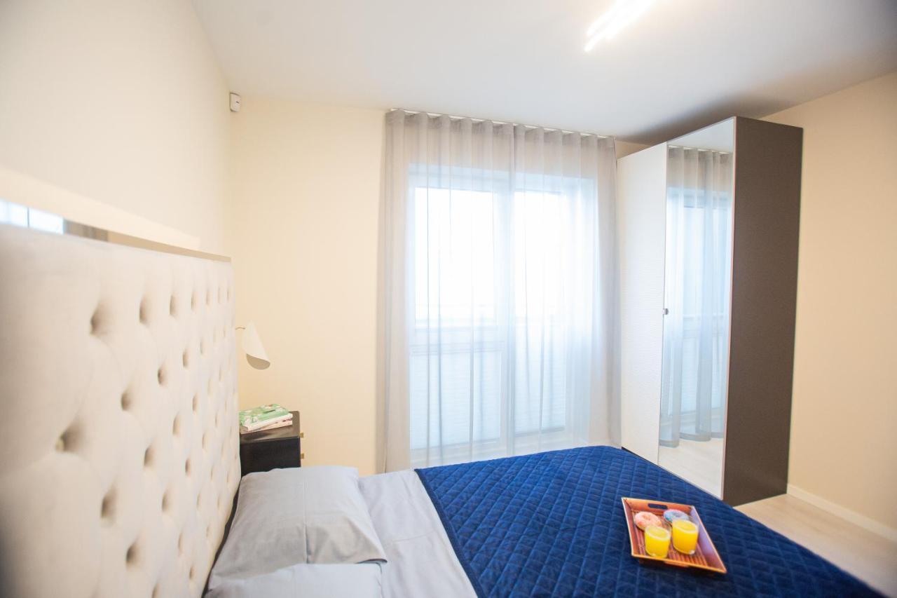 Luxurious Blue&Yellow Apartment In Kaunas Center المظهر الخارجي الصورة